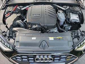 Audi A4 S line 2.0 TFSI 2023 (14 фото из 15)