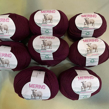 Meriinovillane lõng - 8 kera. Kokku 400 g
