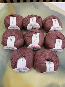 Пряжа из мериносовой шерсти - 8 клубков. Всего 400 г (1 фото из 1)