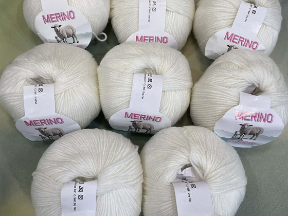 Пряжа из мериносовой шерсти - 8 клубков. Всего 400 g