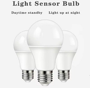 LED лампа 3 шт. с датчиком сумерек Dusk to Dawn 220V/8W, E27 (1 фото из 3)