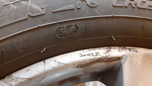 Komplekt: veljed R17 (5x114.3), rehvid 215/60 R17 (6 foto / 6)