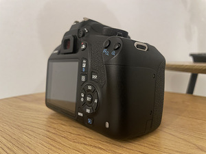 Canon 1200D (3 фото из 4)