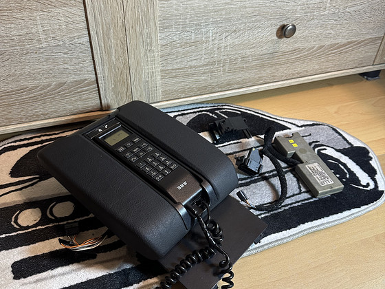 BMW E39 must käetugi pod telefon+telefon+kontroller