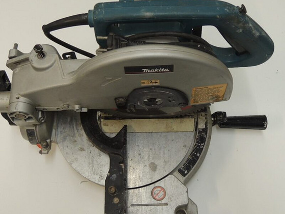 Торцовочная пила Makita LS1040F