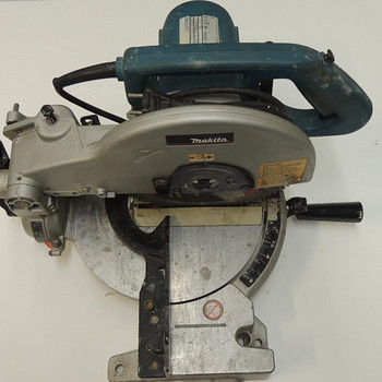Торцовочная пила Makita LS1040F