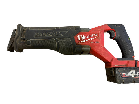 Аккумуляторная сабельная пила Milwaukee F18 FSZ + Аку 4.0Ач