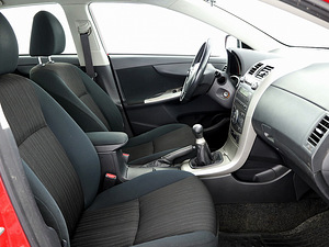 Toyota Corolla Linea Sol 1.6 91kW (6 фото из 8)