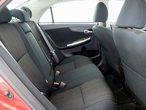 Toyota Corolla Linea Sol 1.6 91kW (7 фото из 8)
