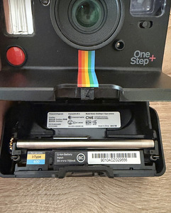 Polaroid OneStep+ (i-Type) — в очень хорошем состоянии, продаётся Polaroid (2 фото из 3)