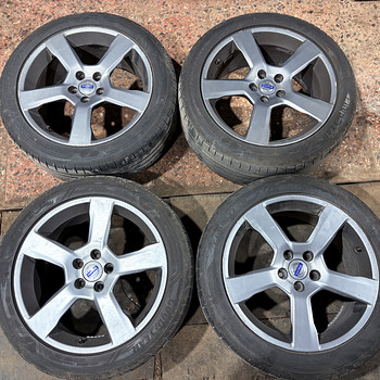 Müüa Volvo R-design originaalid 18 tolli koos suverehvidega