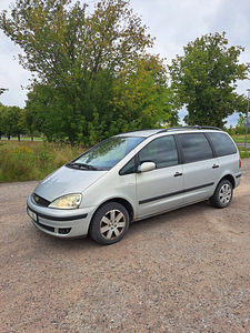 Ford Galaxy (1 фото из 10)