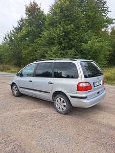 Ford Galaxy (2 фото из 10)