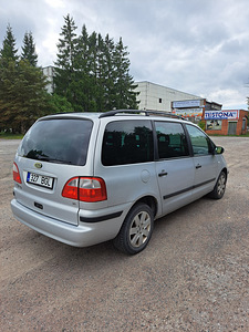 Ford Galaxy (4 фото из 10)