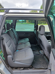 Ford Galaxy (7 фото из 10)
