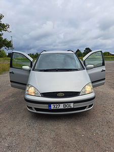 Ford Galaxy (3 фото из 10)
