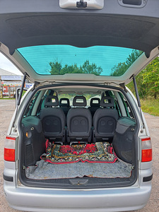 Ford Galaxy (9 фото из 10)