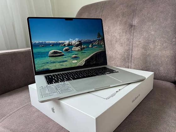 Продаю MacBook Air 15″ с чипом M4, 16 GB памяти и SSD 256 GB