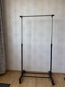 Вешалка, стойка для одежды, вешалка на колесиках (2 фото из 3)