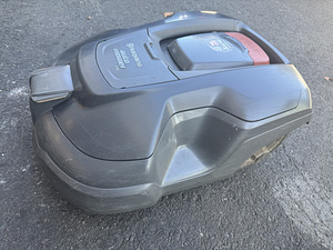 Husqvarna 310 robotniiduk varuosadeks 2017 (1 foto / 2)