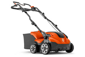 Husqvarna muruõhutaja/samblaeemaldaja akutoitel (1 foto / 3)