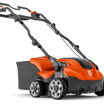 Husqvarna muruõhutaja/samblaeemaldaja akutoitel
