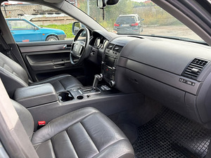 Volkswagen Touareg (2 фото из 6)