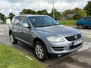 Volkswagen Touareg (4 фото из 6)