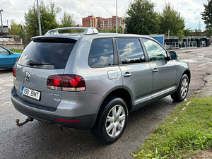 Volkswagen Touareg (6 фото из 6)