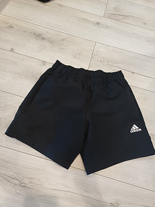 Adidas lühikesed püksid poisile 146-152 (1 foto / 4)