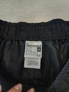 Adidas lühikesed püksid poisile 146-152 (3 foto / 4)