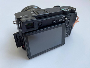 Sony a6300 (2 foto / 6)