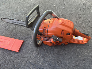Husqvarna 555 mootorsaag (1 foto / 2)