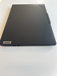 Lenovo ThinkPad P16s Gen 4 (3 foto / 4)
