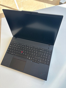 Lenovo ThinkPad P16s Gen 4 (2 foto / 4)
