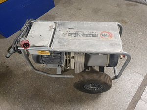 Пластинчатый воздушный компрессор 750L/min (3 фото из 4)