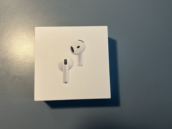 Apple AirPods 4 ANC