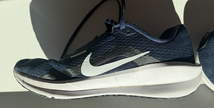 Nike кроссовки (2 фото из 5)