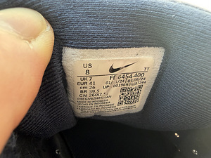 Nike кроссовки (5 фото из 5)