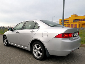 Honda Accord 2.0 110 кВт автомат, техосмотр до 05.27 (3 фото из 6)
