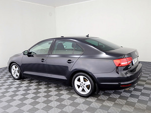 Volkswagen Jetta Comfortline Facelift 2.0 TDI 81kW (4 фото из 8)