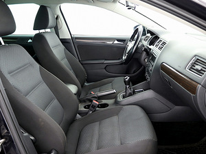 Volkswagen Jetta Comfortline Facelift 2.0 TDI 81kW (6 фото из 8)