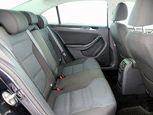 Volkswagen Jetta Comfortline Facelift 2.0 TDI 81kW (7 фото из 8)