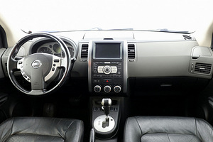 Nissan X-Trail Luxury ATM 2.5 124kW (5 фото из 9)