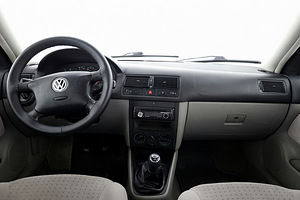 Volkswagen Golf Exclusive 1.6 74kW (5 foto / 7)