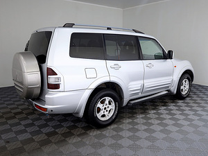 Mitsubishi Pajero Luxury ATM 3.2 Di-D 118kW (3 foto / 9)