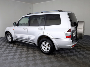 Mitsubishi Pajero Luxury ATM 3.2 Di-D 118kW (4 foto / 9)