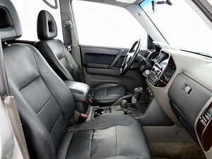 Mitsubishi Pajero Luxury ATM 3.2 Di-D 118kW (6 foto / 9)