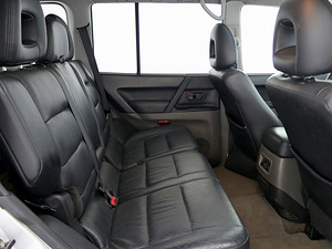 Mitsubishi Pajero Luxury ATM 3.2 Di-D 118kW (7 foto / 9)