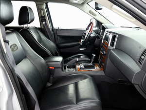 Jeep Grand Cherokee Overland Facelift ATM 3.0 CRD 160kW (6 foto / 9)